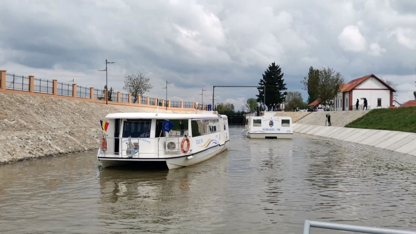 Ecluza de la Sânmihaiu Român e funcţională după mai bine de 60 de ani FOTO Ş.Both