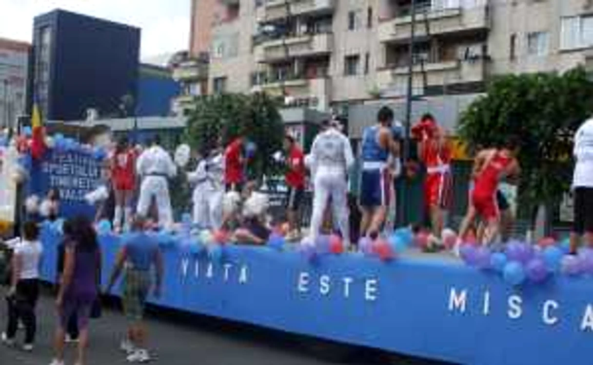 Parada pe strazile orasului