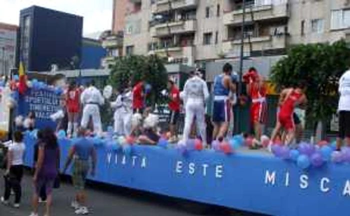 Parada pe strazile orasului 