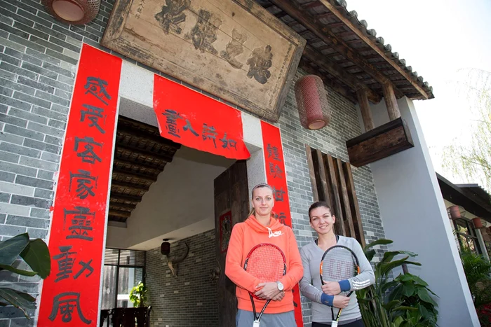 Cehoaica Petra Kvitova şi românca Simona Halep, favoritele numărul 2, respectiv 1, ale turneului de la Shenzhen. FOTO: www.shenzhenopentennis.com