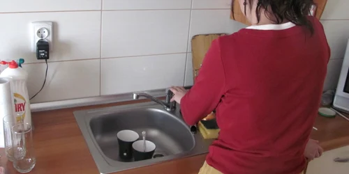 Locatarii care nu platesc datoriile la APAVIL vor ramane fara apa