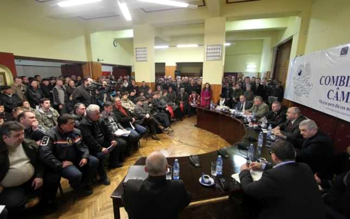Şomeri la Câmpia Turzii, la o întâlnire cu autorităţile FOTO: Adevărul