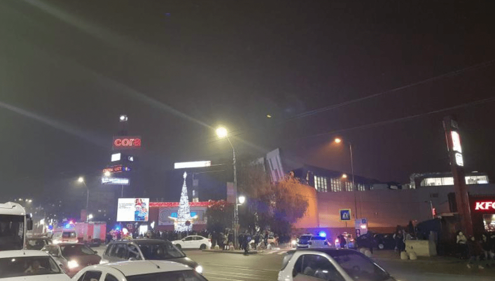 Evacuare de urgență la Sun Plaza București, în urma unei amenințări cu bombă