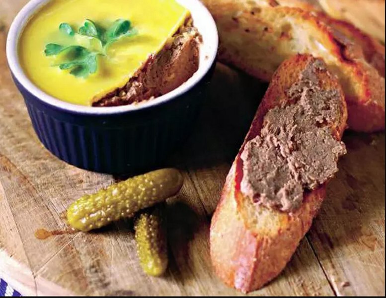 Atunci când banalul pate devine o delicatesă sănătoasă și naturală. Trei rețete de pate făcut în casă