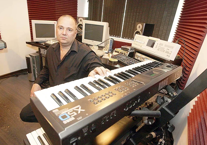 Radu Baron, fostul impresar al blondei, care-i cunoaşte toate aventurile, îl avertizează pe actualul ei iubit: