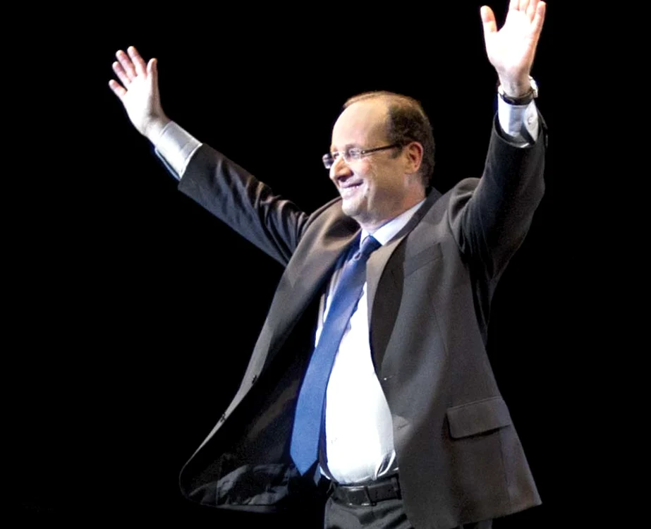 În campania electorală, Hollande a declarat că salariul preşedintelui Franţei trebuie micşorat