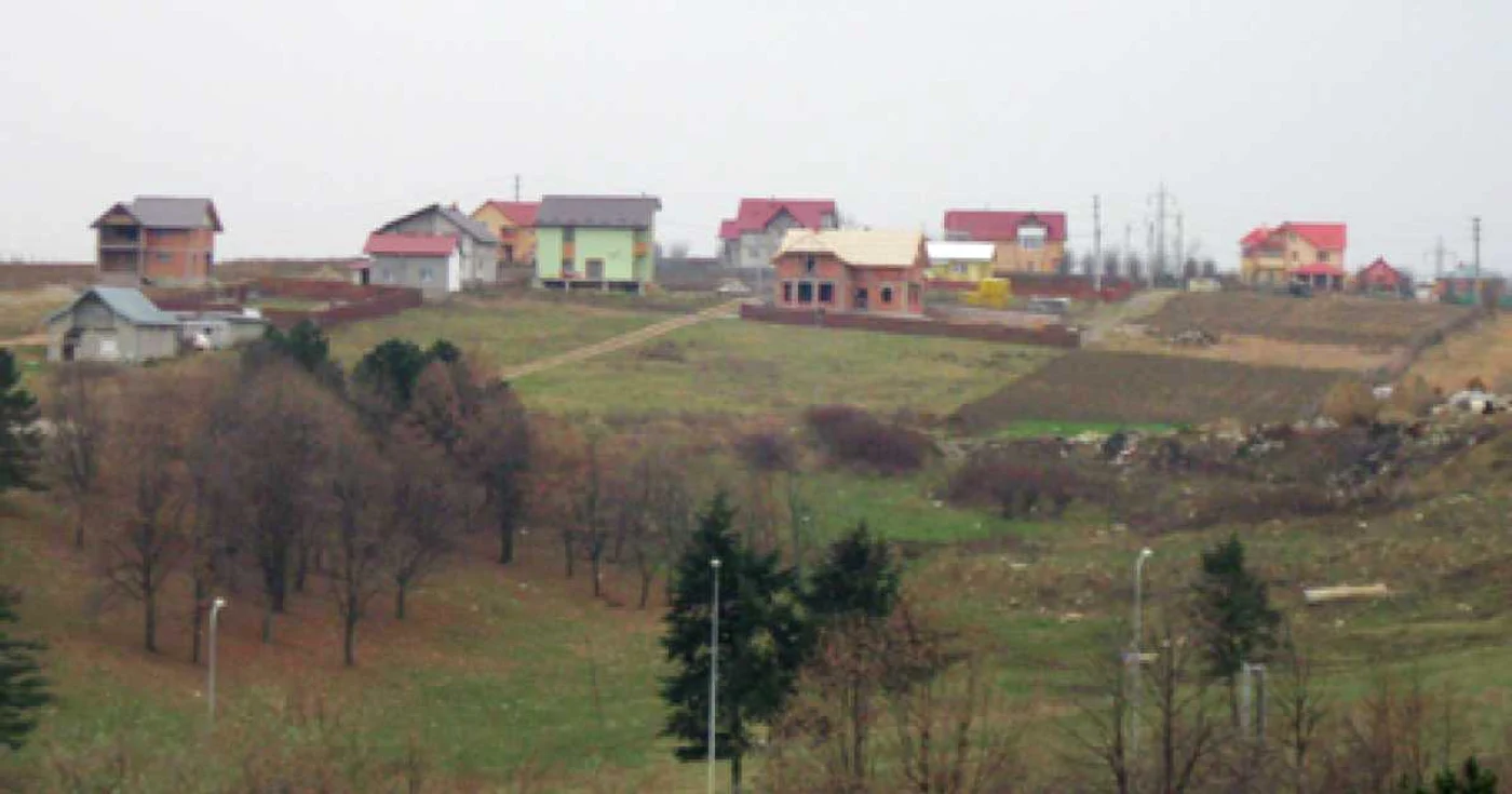 21 de case construite fără autorizaţie în extravilanul oraşului riscă demolarea dacă proprietarii nu intră în legalitate