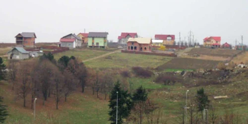 21 de case construite fără autorizaţie în extravilanul oraşului riscă demolarea dacă proprietarii nu intră în legalitate