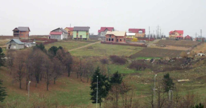 21 de case construite fără autorizaţie în extravilanul oraşului riscă demolarea dacă proprietarii nu intră în legalitate