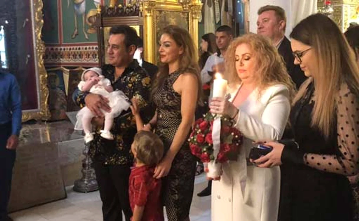 
    Ionuț Dolănescu urmează  tradiția tatălui său și  creștinează cât mai mulți copii  