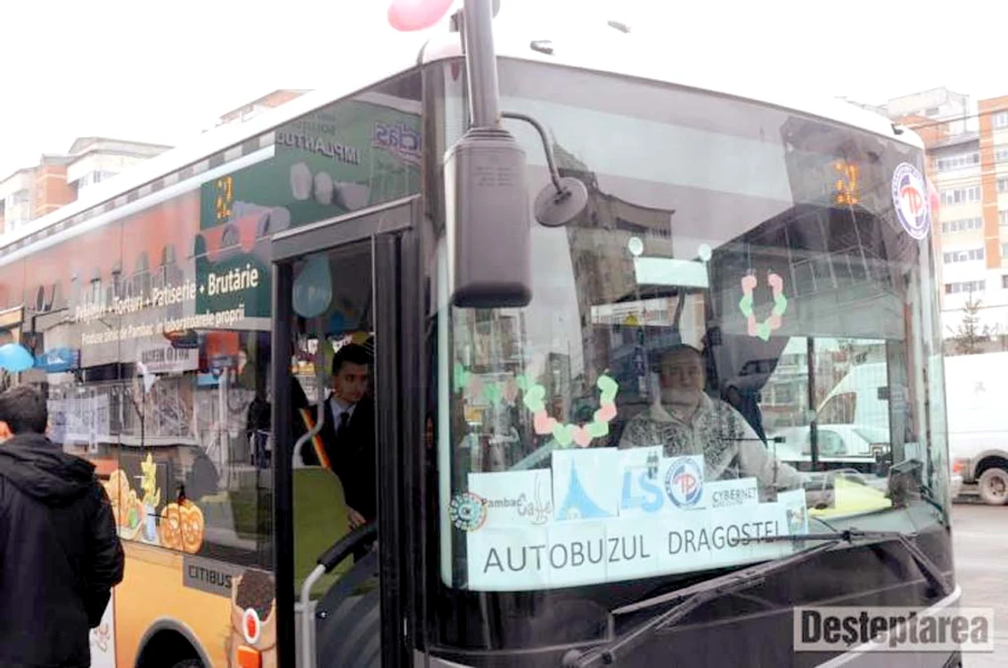 
    Mâine este Ziua  Îndrăgostiţilor în  variantă românească  