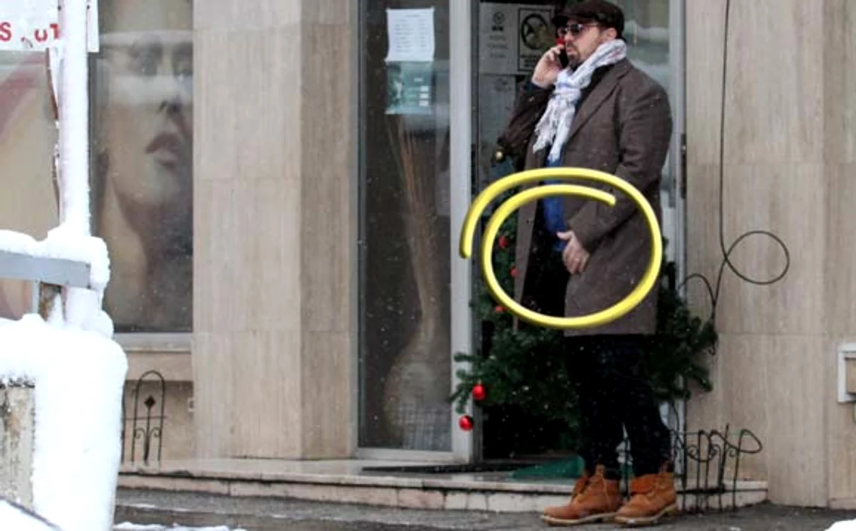 
    Brenciu a fost surprins în timp ce se scărpina în zona intimăFoto: Blitz  
