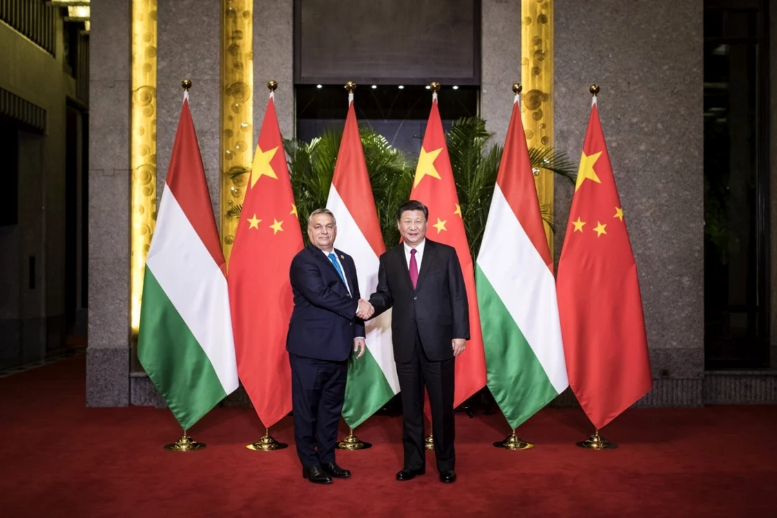 Premierul Viktor Orban alături de Preşedintele Chinei, Xi Jinping (2018)