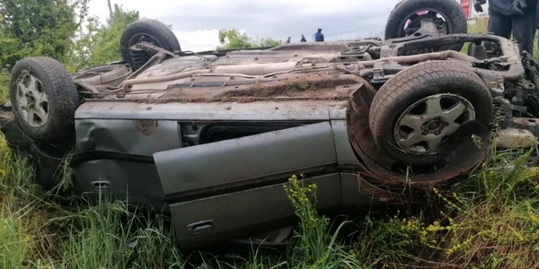 Maşină răsturnată pe o şosea din Vâlcea - accident soldat cu cinci victime în zona Bălceşti Foto Adevărul