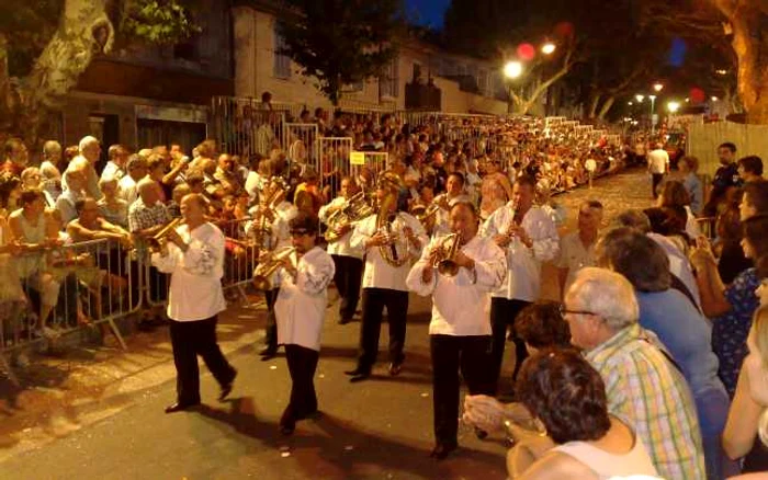 Arad: Fanfara Casei de Cultură a Municipiului Arad aplaudată la Sărbătoarea Oraşului Valreas