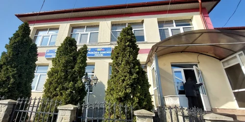 Primăria comunei Focuri Foto Petre Ciurea jpg