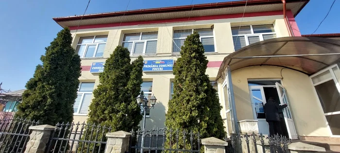 Primăria comunei Focuri Foto: Petre Ciurea