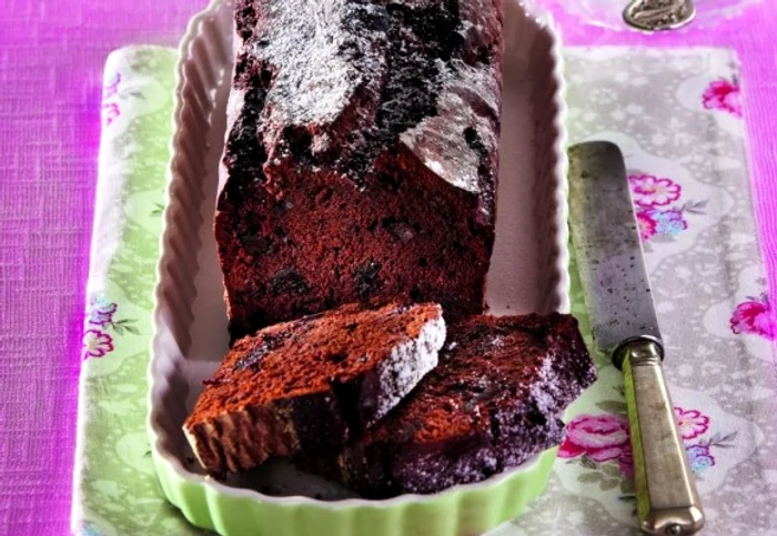 
    Îndulceste-ti ziua cu un chec pufos si aromat de ciocolatăclickpoftabuna.ro  