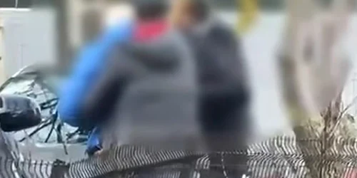 Un tanar a incercat sa fure scuterul unui livrator e1763050559354 jpg