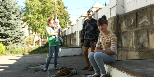 Câţiva absolvenţi au revenit deja cu copiii lor în braţe la gimnaziul-internat numărul 3 din Chişinău