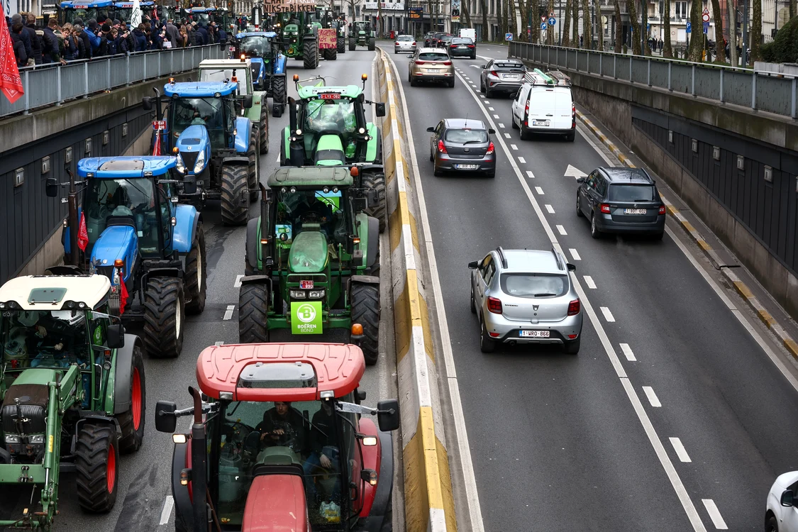 Protestul a mii de fermieri, la Bruxelles FOTO EPA-EFE
