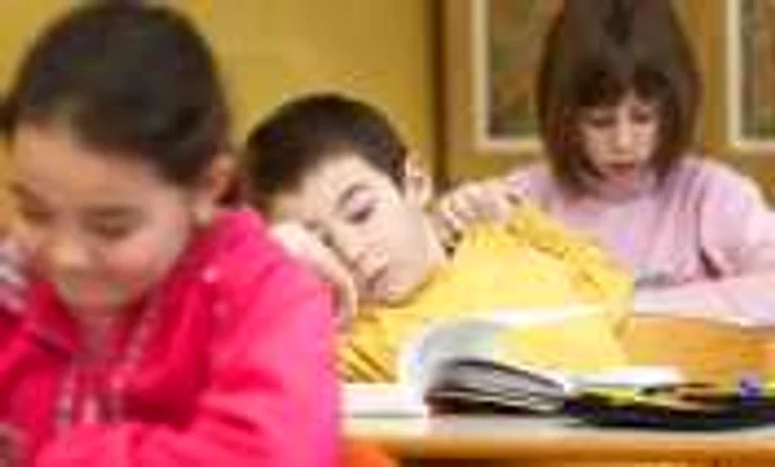 Copiii adorm în timpul orelor