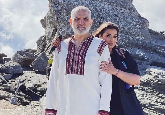 
    Damian Drăghici, alături de Cristina Stroe și fiul lor, Andreifoto: arhivă personală  