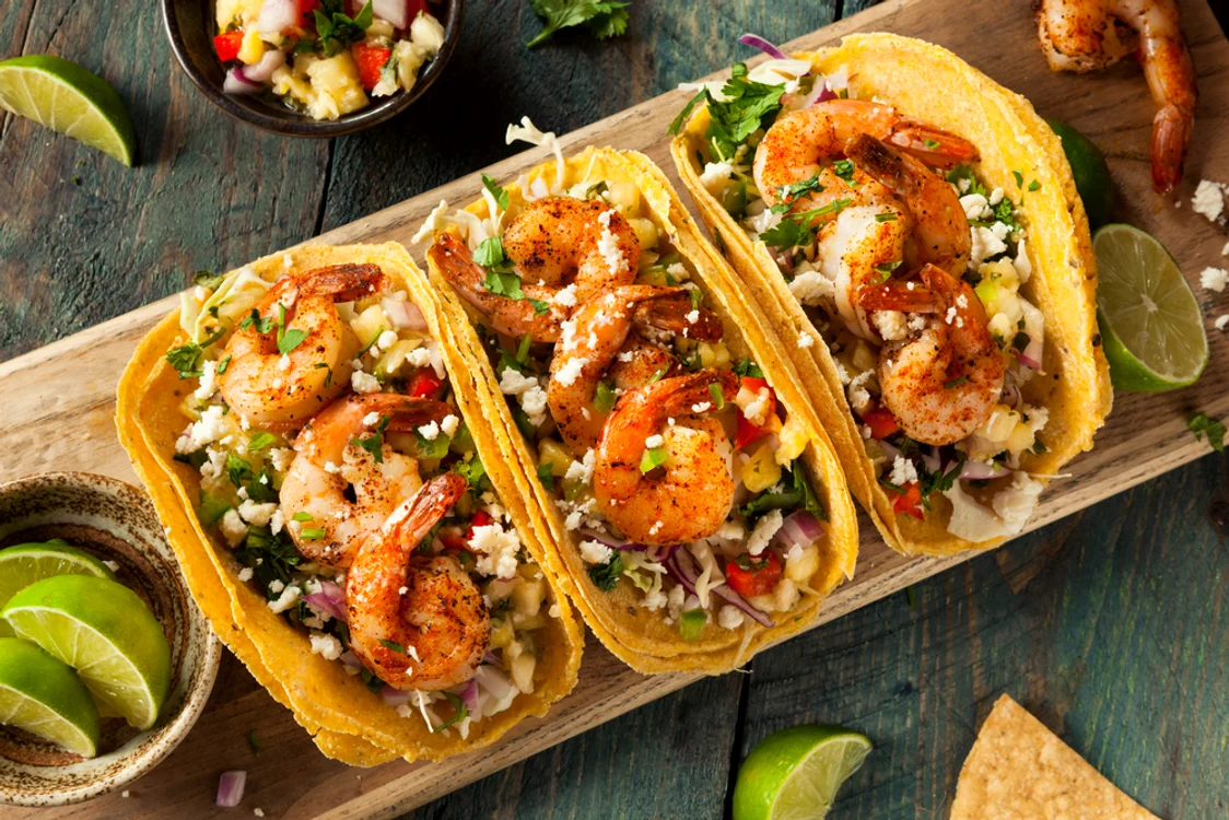 Tacos cu creveti  Sursa foto shutterstock 442299640 jpg