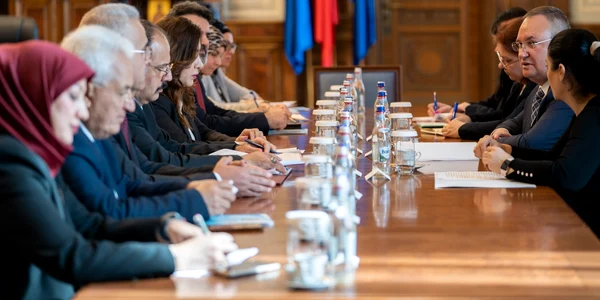 Președintele Sentatului Nicolae Ciucă cu delegația din partea Parlamentului Republicii Irak jpg