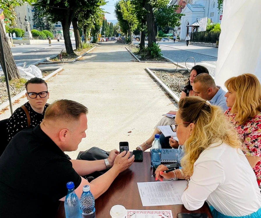 Audienţe pe Bulevardul Pardon Foto: Cancelaria primarului Elena Lasconi