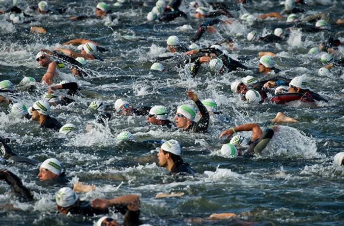 
    La intrecerile de triatlon se inoata 1,5 km  