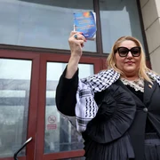 Diana Șoșoacă părăsește sediul Parchetului General FOTO: Inquam Photos / George Călin 6499 jpg