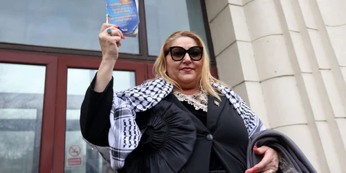 Diana Șoșoacă părăsește sediul Parchetului General FOTO: Inquam Photos / George Călin 6499 jpg