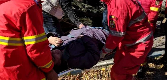 Femeia a fost dusă la spital