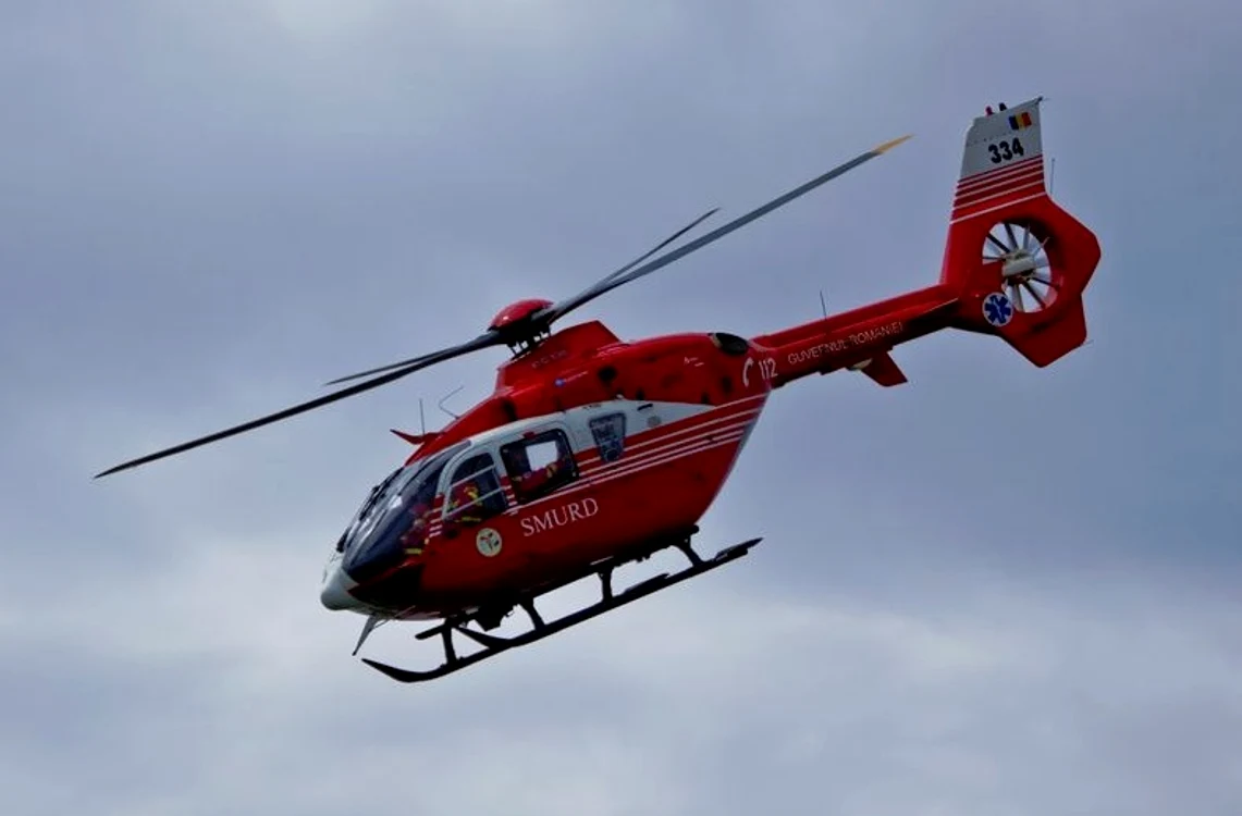 Bebelușul a fost transportat la spital cu un elicopter SMURD (foto: Alexandru Orbescu)