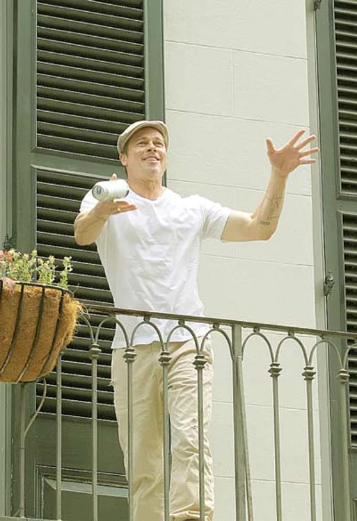 “Prinde-o, Brad!” (Fotografii: Guliver/Splashnews)