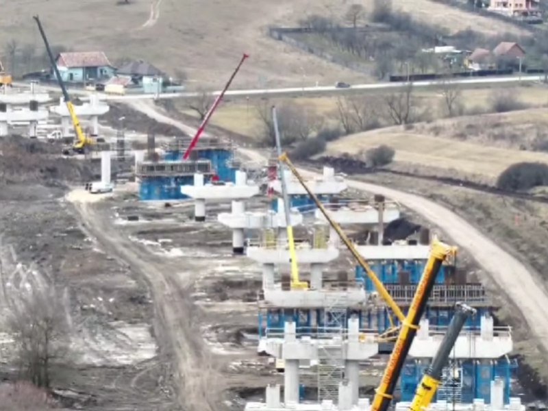 Imagini cu lucrările pe şantierul Nădăşelu-Mihăieşti, parte din Autostrada Transilvania. Când va fi dat în circulație tronsonul