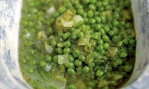 mancarica de mazare cu ceapa verde jpeg