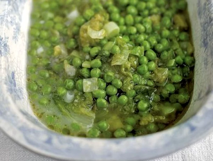 mancarica de mazare cu ceapa verde jpeg