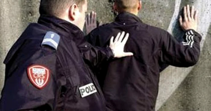 Trei români au fost arestaţi în Franţa pentru contrabandă cu ţigări