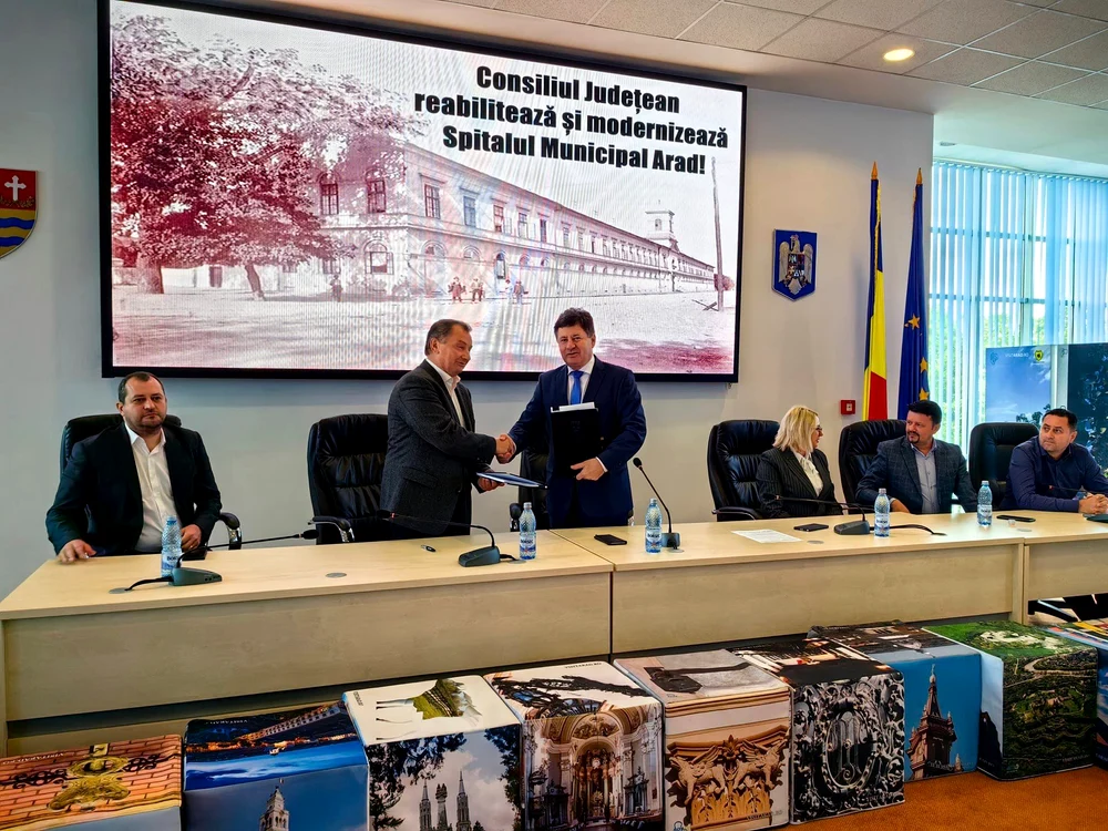 Cei care au participat la semnarea contractului FOTO CJA