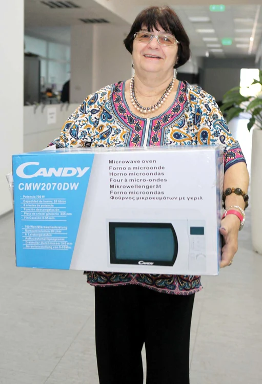 
    Adina Constanţa Niculescu a câştigat un cuptor cu microunde la Click!MANIAFoto: Click!  