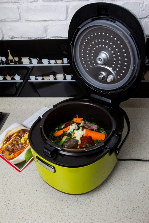 Jojo are un prieten nou: un multicooker