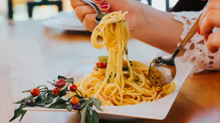 Eticheta strictă italiană despre cum să înfășori corect spaghetele cu o furculiță