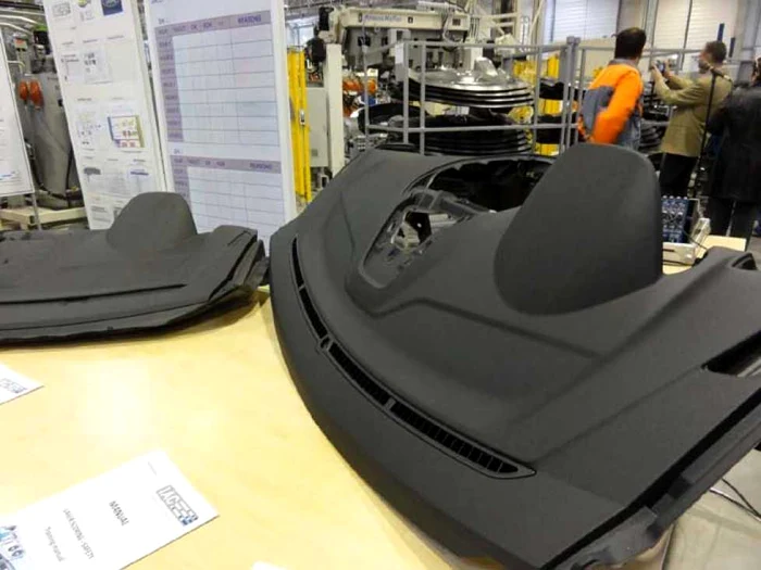 În cadrul fabricii IAC de la Balş este folosită în premieră mondială tehnologia FastKast, ce permite modelarea materialelor din PVC şi poliuretan termoplastic în straturi cu grosime de doar un milimetru