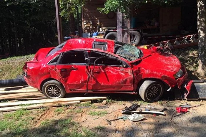 Mașina de peste 10.000 de euro s-a transformat într-un morman de fiareFoto: captură video