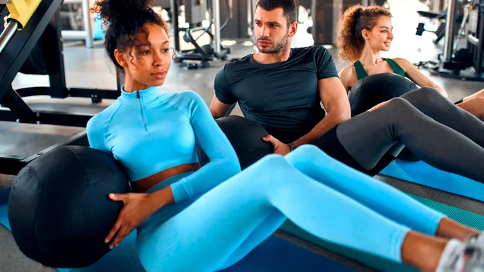 „Dragon steagul” este cel mai bun antrenament pentru abdomen din 2025.