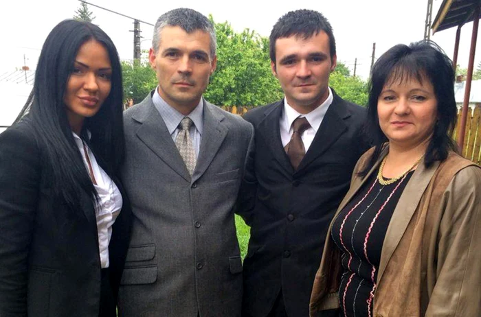 Mădălina Urloiu (stânga)