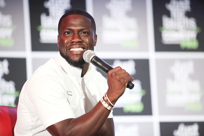 Cu câțiva ani în urmă, în cadrul show-urilor sale de comedie, Kevin Hart a făcut glume și comentarii la adresa homosexualilor