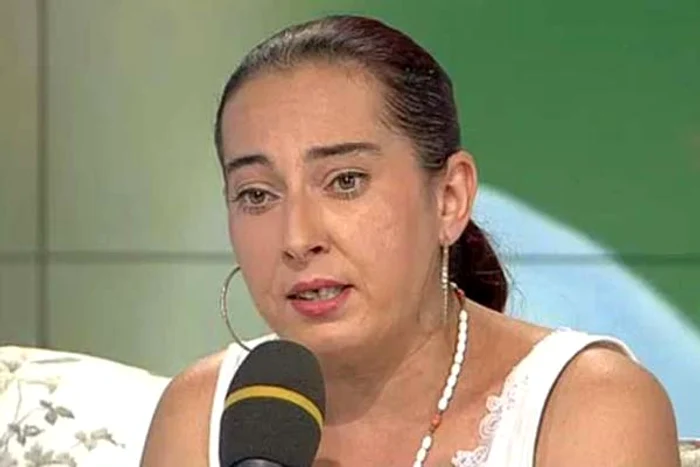 
    Angelica Constantin s-a reîntâlnit cu fiica sa, MăriucaFoto: captură Pro Tv  